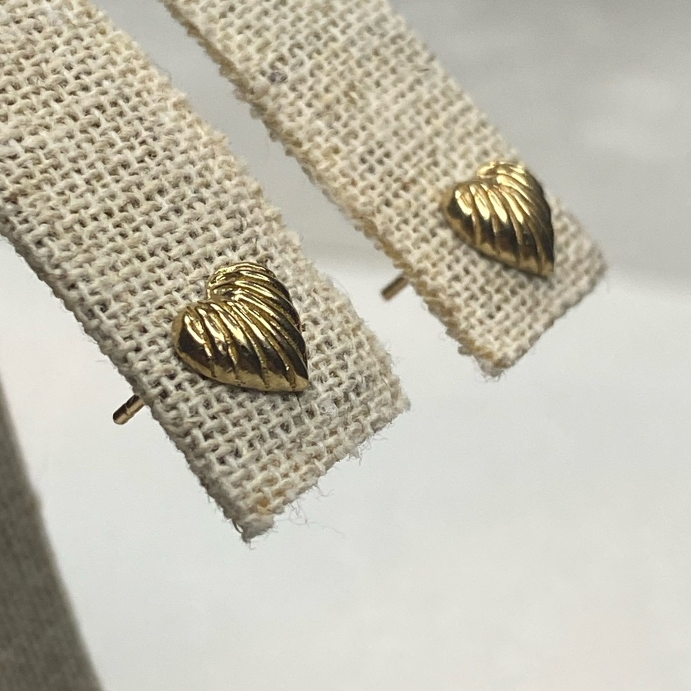 🔥Vintage 10k Solid Gold Heart Stud Earrings – Ribbed Puffer Style – .72g